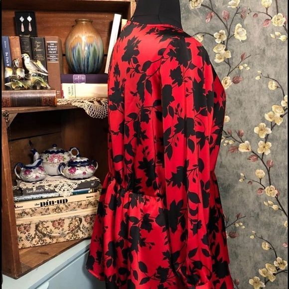 Size 18 Lane Bryant Peplum Blouse Red Black Floral Plus Size - Picture 5 of 5